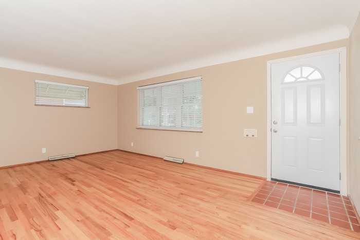 1104 Archland Dr - Photo 2 of 10