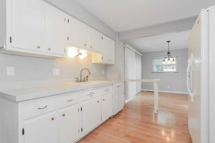 1104 Archland Dr - Photo 4 of 10