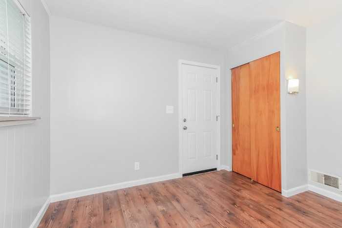 1104 Archland Dr - Photo 7 of 10