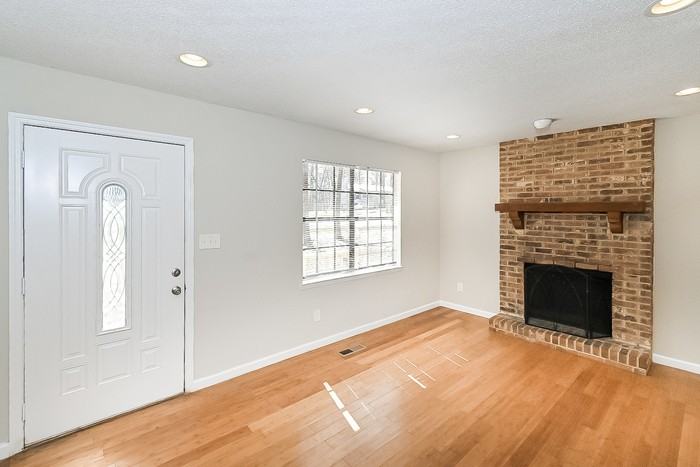 6836 Markham Dr - Photo 2 of 10