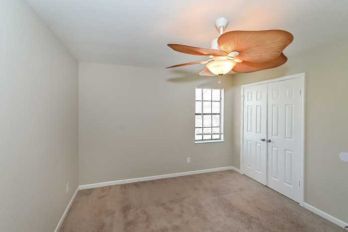 6836 Markham Dr - Photo 5 of 10