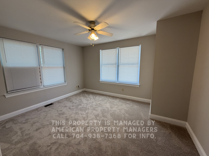 421 Grace Ave Nw - Photo 4 of 8