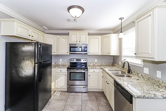303 Stone Creek Dr - Photo 4 of 10