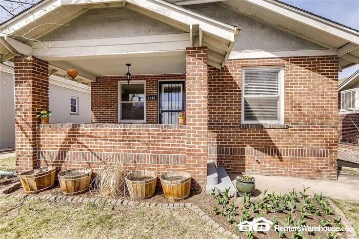 2045 S Logan St - Photo 4 of 29