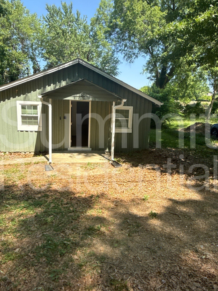 604 Betty St - Photo 2 of 16