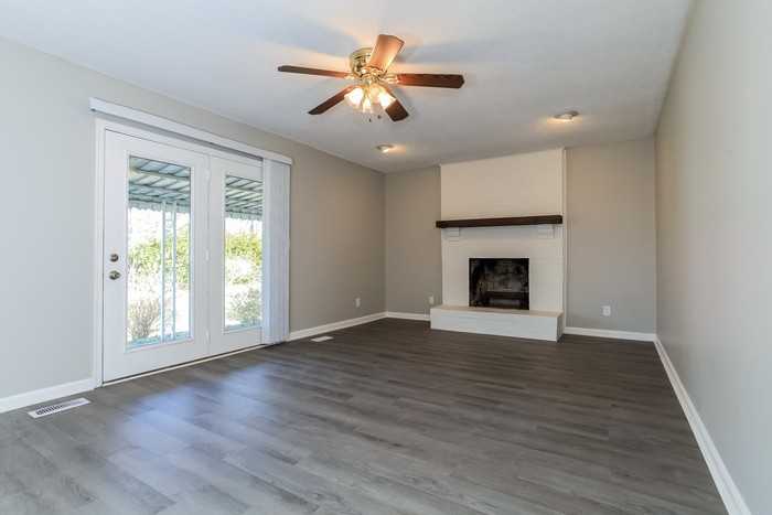 1730 Calumet Way - Photo 2 of 10