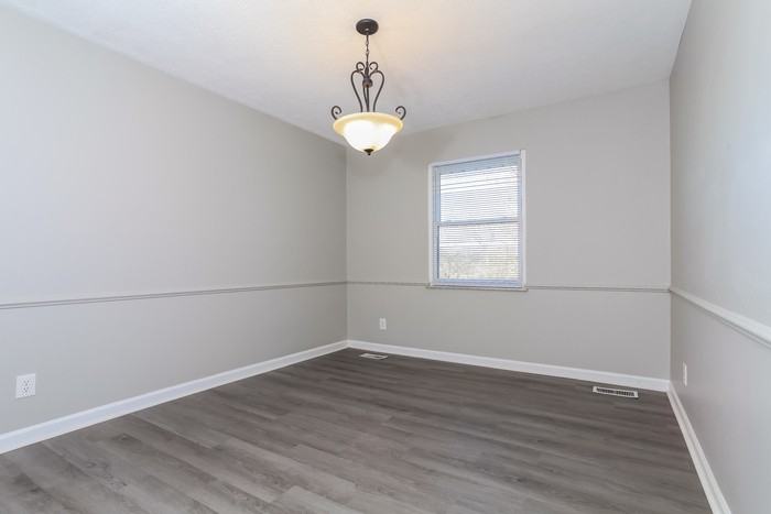 1730 Calumet Way - Photo 3 of 10