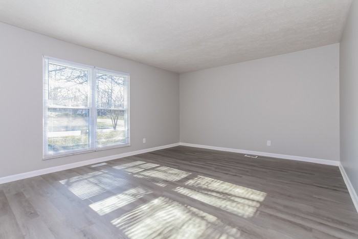 1730 Calumet Way - Photo 5 of 10