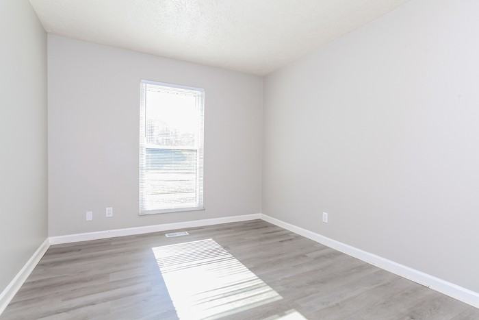 1730 Calumet Way - Photo 7 of 10