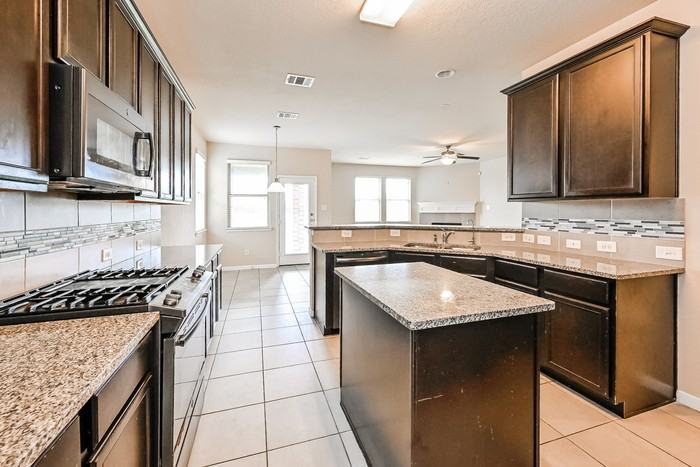 9719 Deborah Colony Ln - Photo 5 of 15