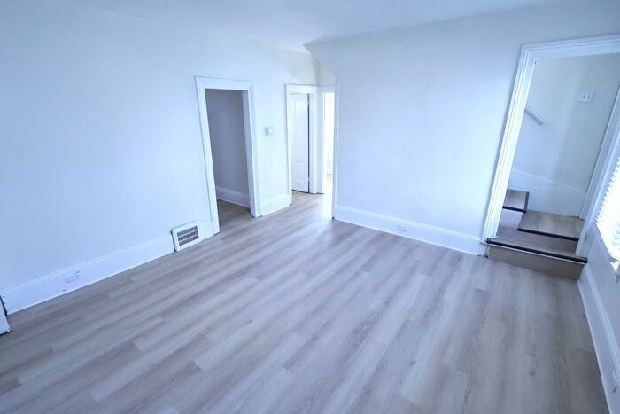 570 Dayton St - Photo 2 of 12