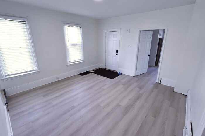 570 Dayton St - Photo 3 of 12