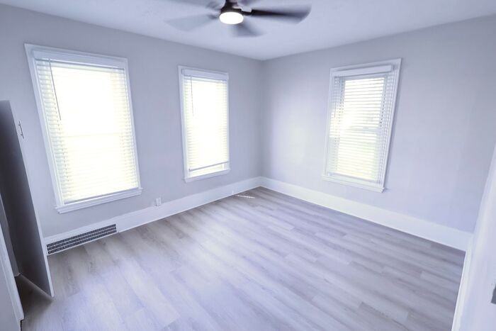 570 Dayton St - Photo 5 of 12
