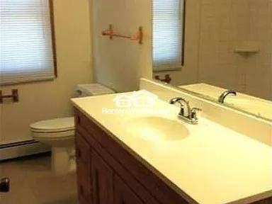 1047 Thorndale Ave - Photo 4 of 12