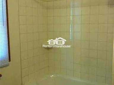 1047 Thorndale Ave - Photo 5 of 12