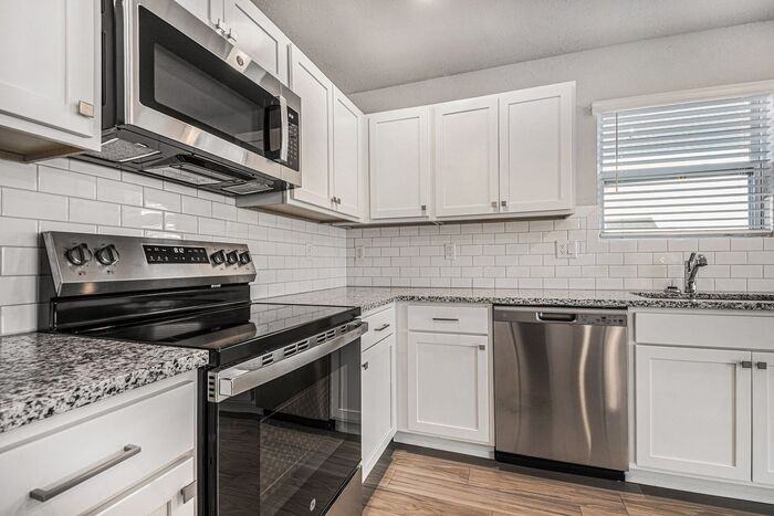 617-619 W Marion St - Photo 3 of 20