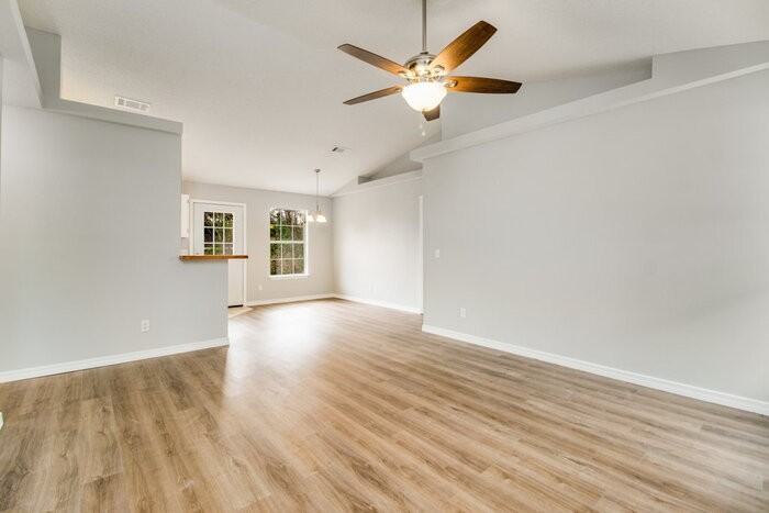 1015 Sable Dr #B - Photo 4 of 26