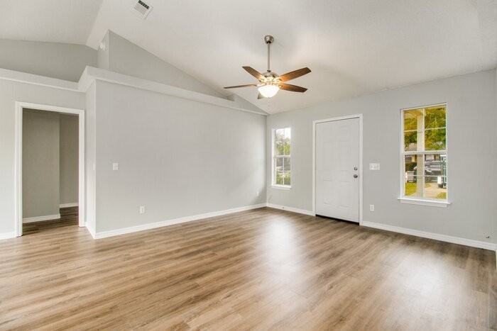 1015 Sable Dr #B - Photo 5 of 26