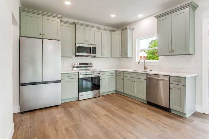 14 S M St - Photo 5 of 32