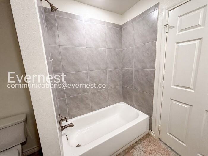 2316 Duntov Dr #B - Photo 5 of 17