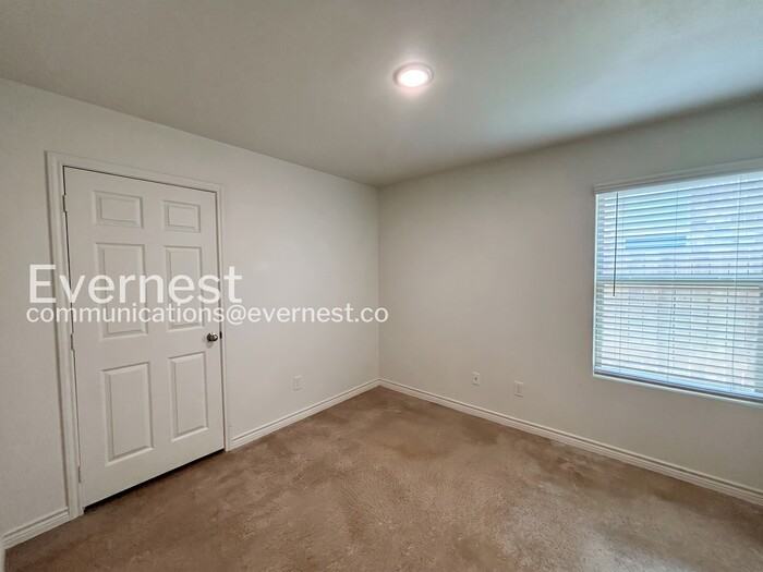 2316 Duntov Dr #B - Photo 7 of 17