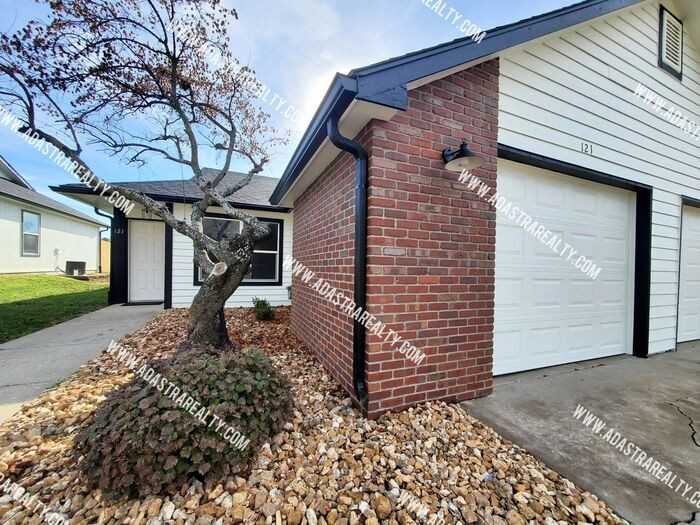 131 Ames St - Photo 2 of 3