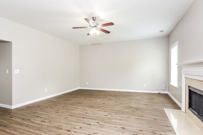 39 Lenore Ct - Photo 4 of 21