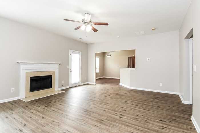 39 Lenore Ct - Photo 5 of 21
