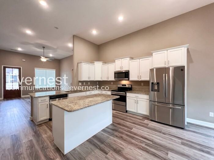 5670 Matthew Dr - Photo 2 of 27