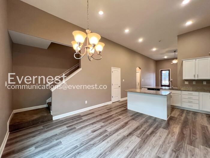5670 Matthew Dr - Photo 4 of 27