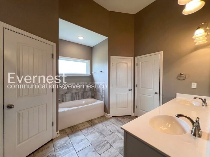 5670 Matthew Dr - Photo 7 of 27