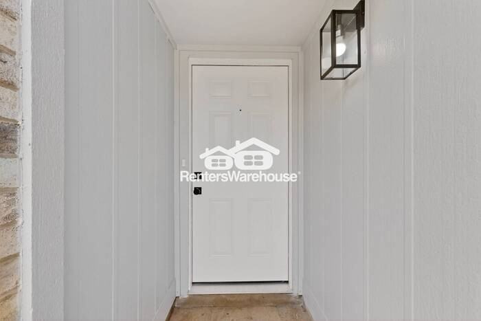 5711 Shady Hill Ln - Photo 7 of 45