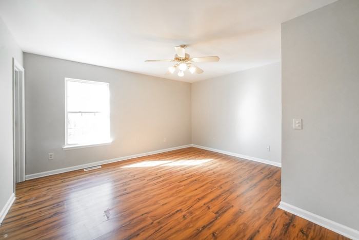 250 Kendall Ln - Photo 4 of 18