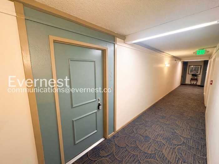 320 N Civic Dr #102