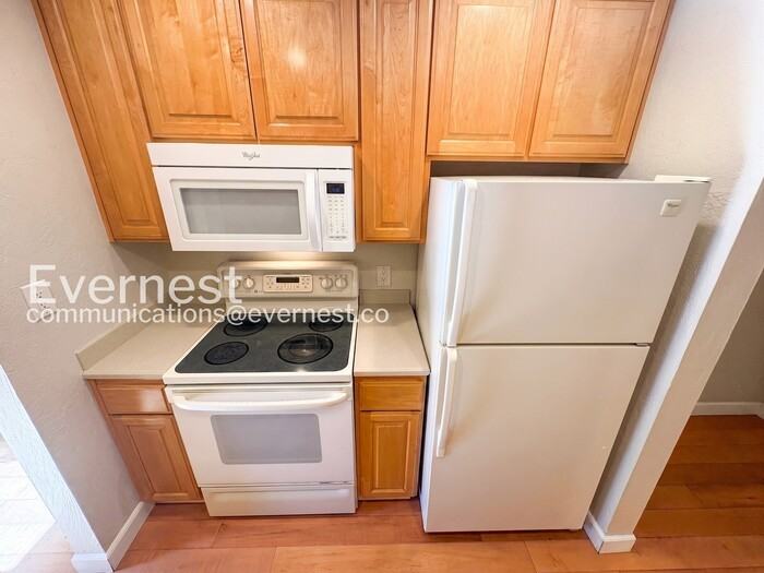 320 N Civic Dr #102 - Photo 4 of 25