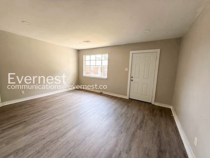 1000 4th Ave W #4 - Photo 4 of 17