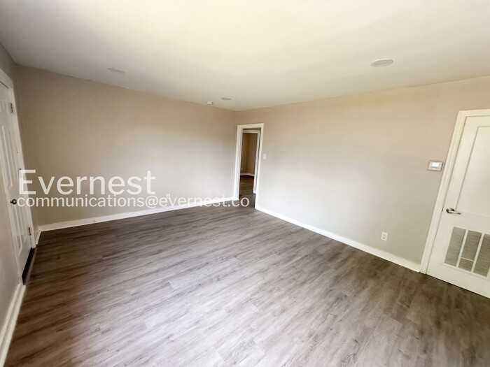 1000 4th Ave W #4 - Photo 5 of 17