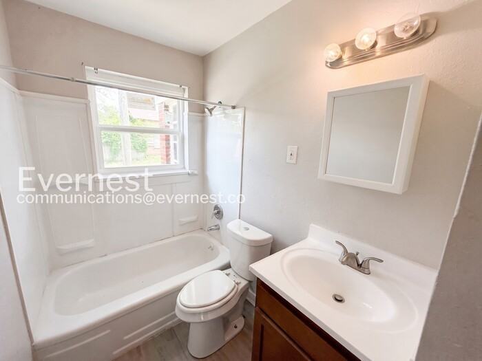 1000 4th Ave W #4 - Photo 6 of 17