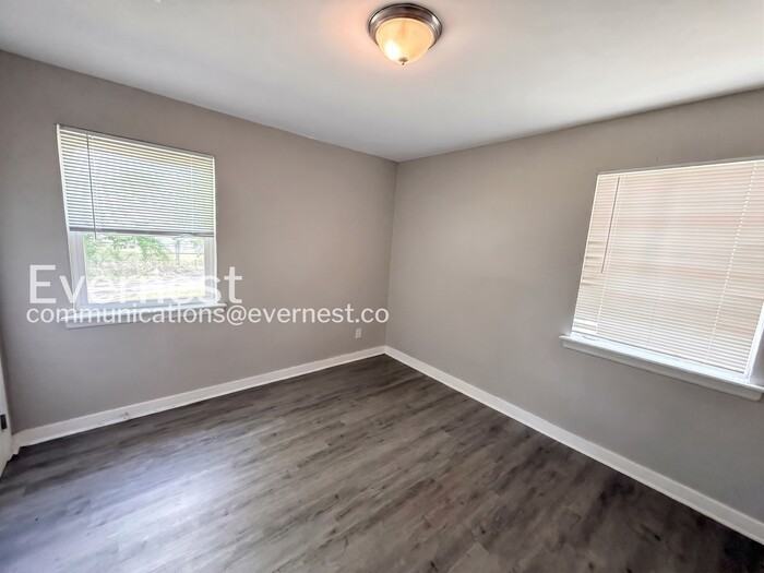 1000 4th Ave W #4 - Photo 7 of 17