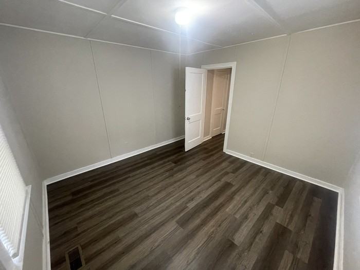 657 Coleman St - Photo 3 of 9