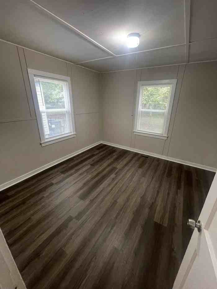 657 Coleman St - Photo 4 of 9