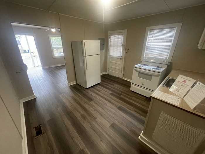 657 Coleman St - Photo 6 of 9