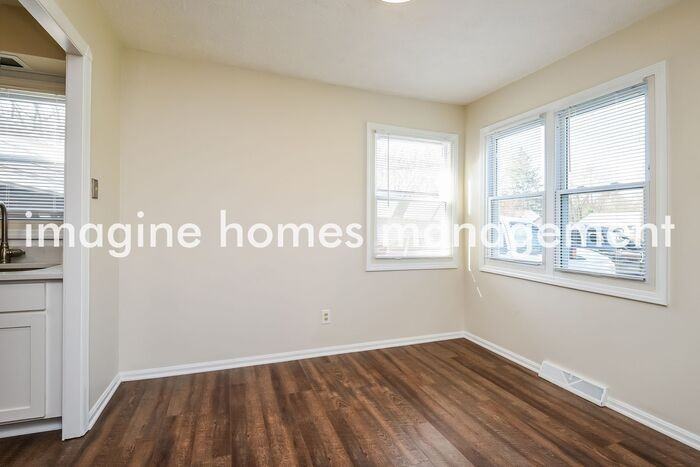 6727 Solon Blvd - Photo 6 of 14