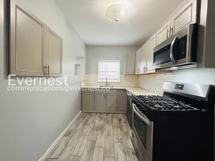 303 Kirk Ave - Photo 4 of 28