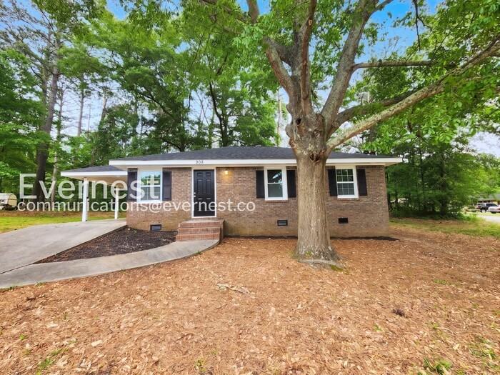 908 Hickory Dr - Photo 2 of 22