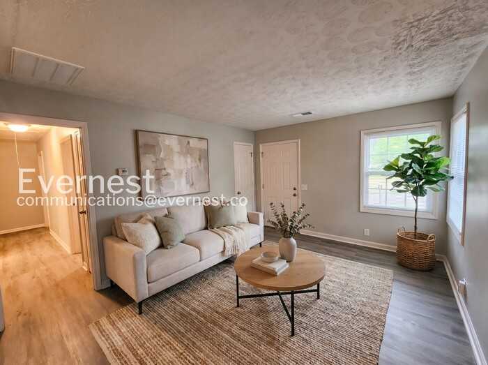 908 Hickory Dr - Photo 4 of 22