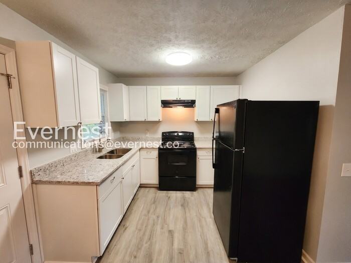908 Hickory Dr - Photo 6 of 22
