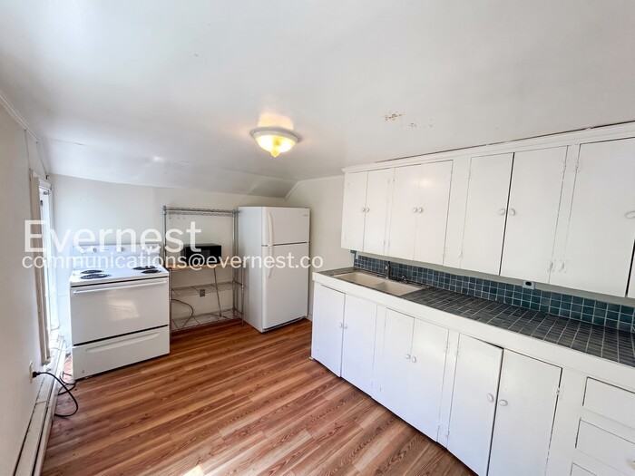 305 N Boundary St #B - Photo 2 of 14