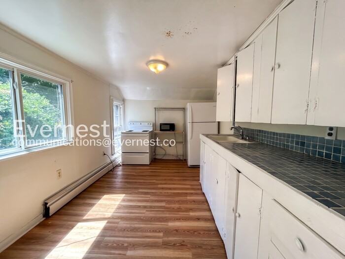 305 N Boundary St #B - Photo 3 of 14