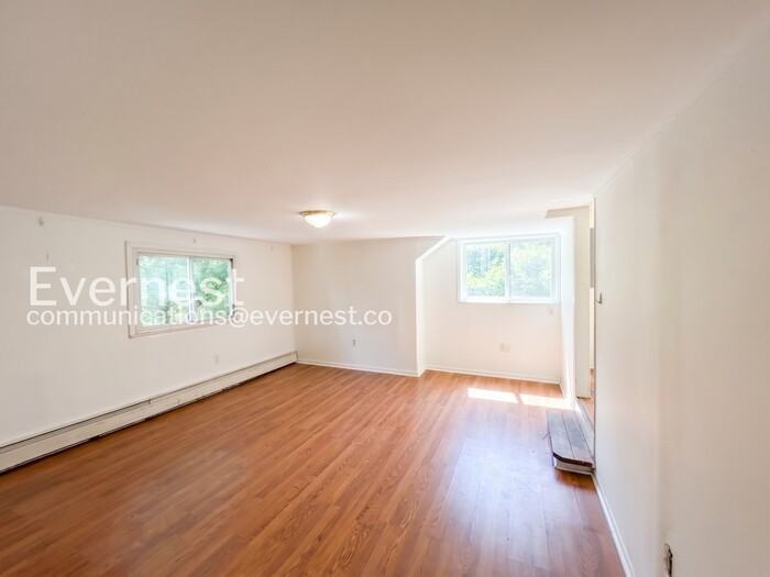 305 N Boundary St #B - Photo 4 of 14